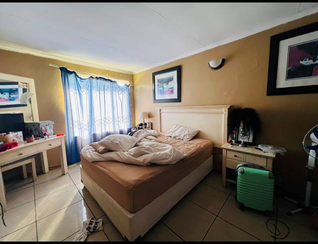 3 BEDROOM SEMI DETACHED FOR SALE IN NEWLANDS WEST